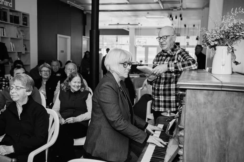 Carolyn and Tony Bunting leading a worship song